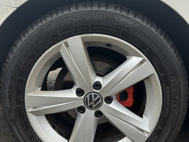 Белый Фольксваген Пассат, объемом двигателя 2.5 л и пробегом 201 тыс. км за 10400 $, фото 5 на Automoto.ua