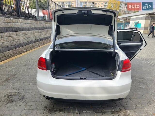 Белый Фольксваген Пассат, объемом двигателя 2.48 л и пробегом 173 тыс. км за 12300 $, фото 15 на Automoto.ua