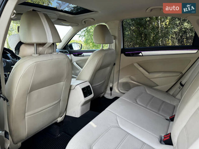 Белый Фольксваген Пассат, объемом двигателя 2.5 л и пробегом 188 тыс. км за 10990 $, фото 16 на Automoto.ua