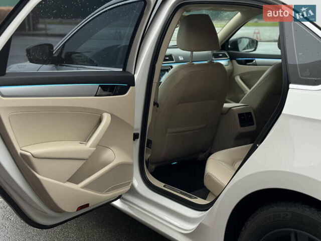 Белый Фольксваген Пассат, объемом двигателя 2.5 л и пробегом 188 тыс. км за 10590 $, фото 39 на Automoto.ua