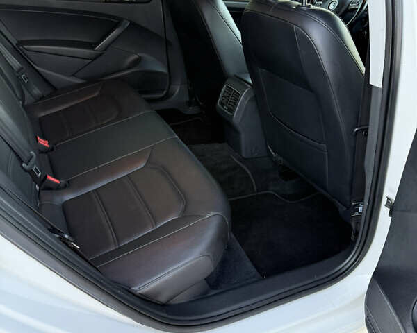 Білий Фольксваген Пассат, об'ємом двигуна 1.97 л та пробігом 180 тис. км за 12800 $, фото 12 на Automoto.ua