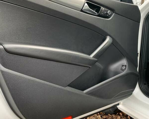 Белый Фольксваген Пассат, объемом двигателя 2.5 л и пробегом 121 тыс. км за 9800 $, фото 14 на Automoto.ua