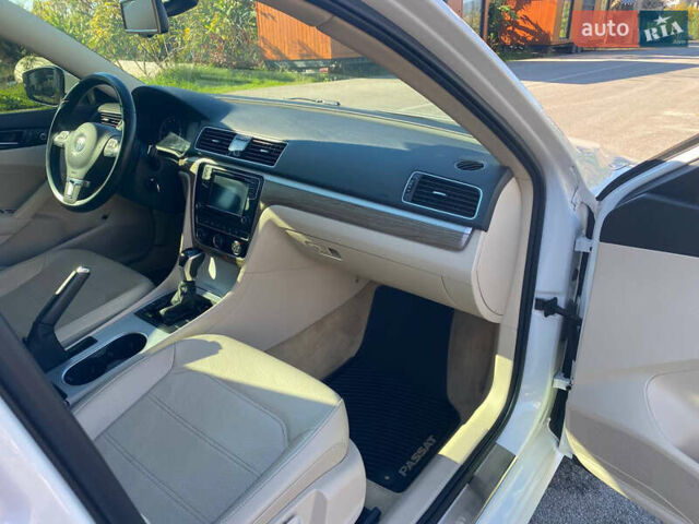 Белый Фольксваген Пассат, объемом двигателя 2.5 л и пробегом 126 тыс. км за 10600 $, фото 26 на Automoto.ua