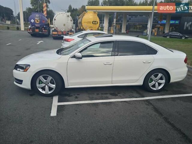 Білий Фольксваген Пассат, об'ємом двигуна 2.5 л та пробігом 174 тис. км за 11700 $, фото 4 на Automoto.ua