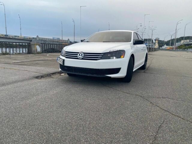 Белый Фольксваген Пассат, объемом двигателя 2.5 л и пробегом 175 тыс. км за 9900 $, фото 1 на Automoto.ua