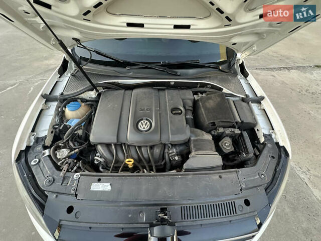 Белый Фольксваген Пассат, объемом двигателя 2.5 л и пробегом 210 тыс. км за 10000 $, фото 14 на Automoto.ua