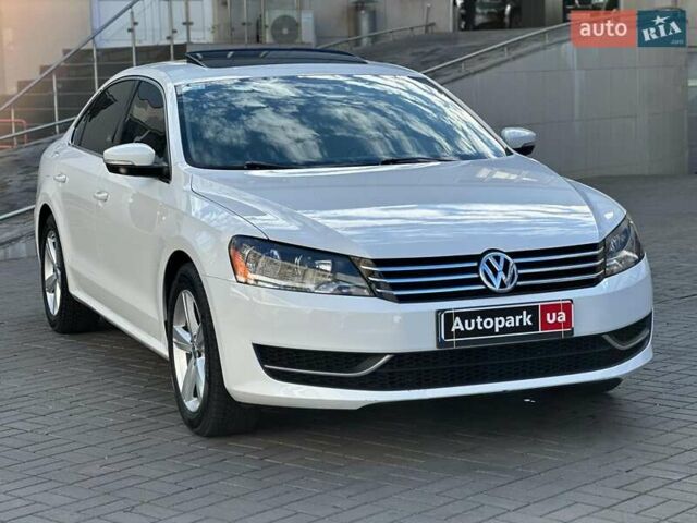 Білий Фольксваген Пассат, об'ємом двигуна 2.5 л та пробігом 159 тис. км за 10990 $, фото 2 на Automoto.ua