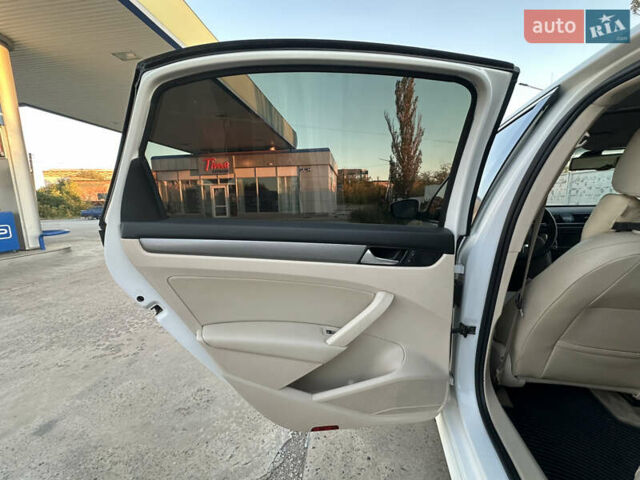 Белый Фольксваген Пассат, объемом двигателя 2.5 л и пробегом 210 тыс. км за 10000 $, фото 10 на Automoto.ua