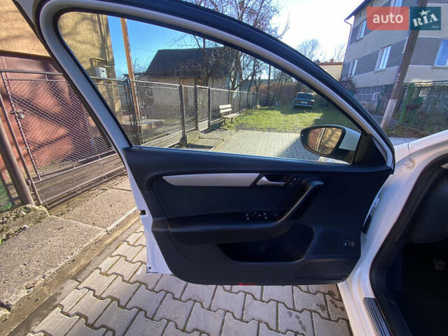 Белый Фольксваген Пассат, объемом двигателя 1.97 л и пробегом 240 тыс. км за 11200 $, фото 9 на Automoto.ua