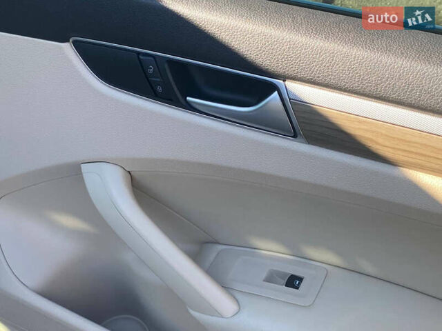 Белый Фольксваген Пассат, объемом двигателя 2.5 л и пробегом 126 тыс. км за 10600 $, фото 32 на Automoto.ua