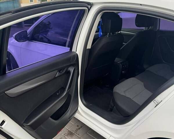 Белый Фольксваген Пассат, объемом двигателя 1.8 л и пробегом 236 тыс. км за 11000 $, фото 8 на Automoto.ua