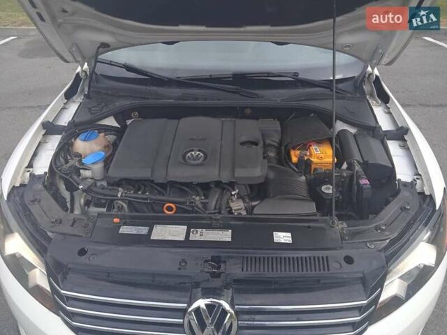 Білий Фольксваген Пассат, об'ємом двигуна 2.5 л та пробігом 174 тис. км за 11700 $, фото 24 на Automoto.ua