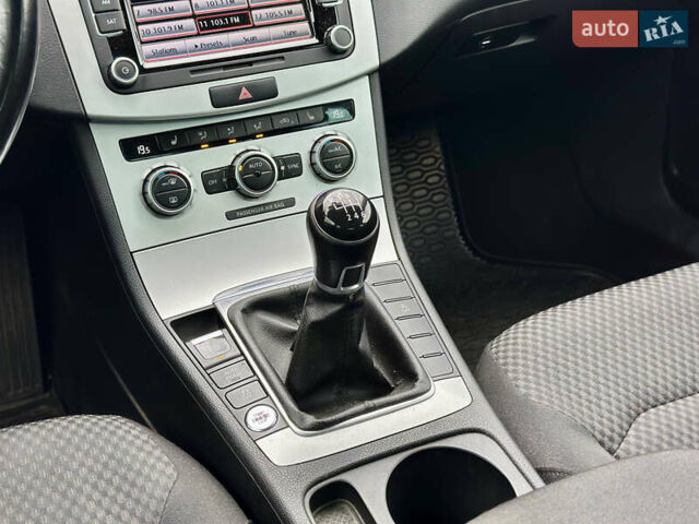 Фольксваген Пассат 2013 в Киеве на Automoto.ua Белый Фольксваген Пассат, объемом двигателя 1.6 л и пробегом 194 тыс. км за 11400 $, фото 14 на Automoto.ua