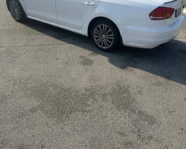 Белый Фольксваген Пассат, объемом двигателя 2 л и пробегом 342 тыс. км за 10000 $, фото 2 на Automoto.ua