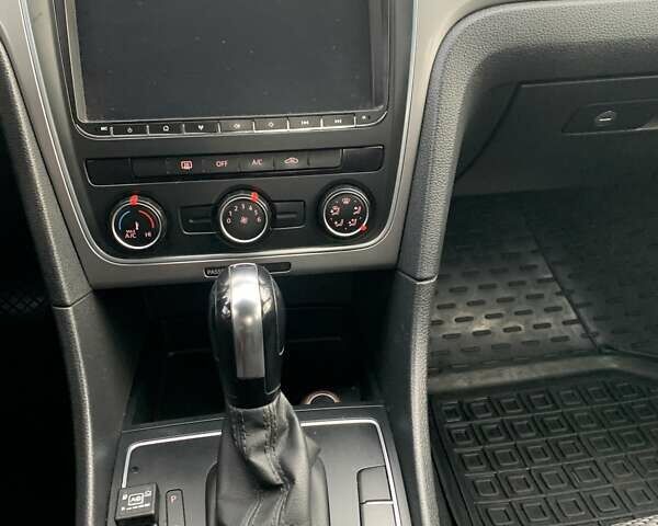 Белый Фольксваген Пассат, объемом двигателя 2.5 л и пробегом 121 тыс. км за 9800 $, фото 16 на Automoto.ua