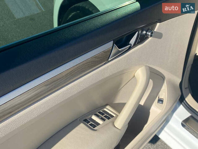 Белый Фольксваген Пассат, объемом двигателя 2.5 л и пробегом 126 тыс. км за 10600 $, фото 35 на Automoto.ua