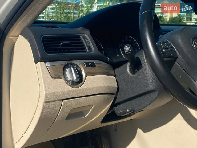 Белый Фольксваген Пассат, объемом двигателя 2.5 л и пробегом 126 тыс. км за 10600 $, фото 37 на Automoto.ua