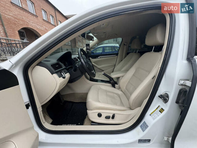 Белый Фольксваген Пассат, объемом двигателя 1.8 л и пробегом 261 тыс. км за 11500 $, фото 12 на Automoto.ua