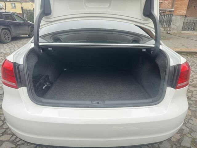 Белый Фольксваген Пассат, объемом двигателя 1.8 л и пробегом 261 тыс. км за 11500 $, фото 5 на Automoto.ua