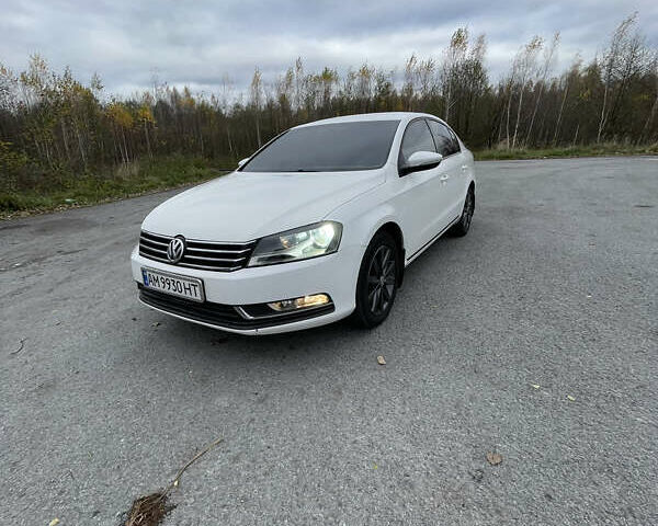 Фольксваген Пассат 2013 в Житомире на Automoto.ua Белый Фольксваген Пассат, объемом двигателя 1.97 л и пробегом 296 тыс. км за 9750 $, фото 1 на Automoto.ua