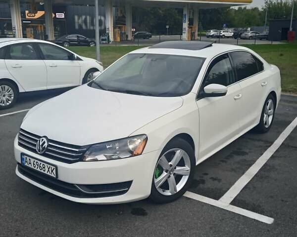 Білий Фольксваген Пассат, об'ємом двигуна 2.5 л та пробігом 174 тис. км за 11700 $, фото 3 на Automoto.ua