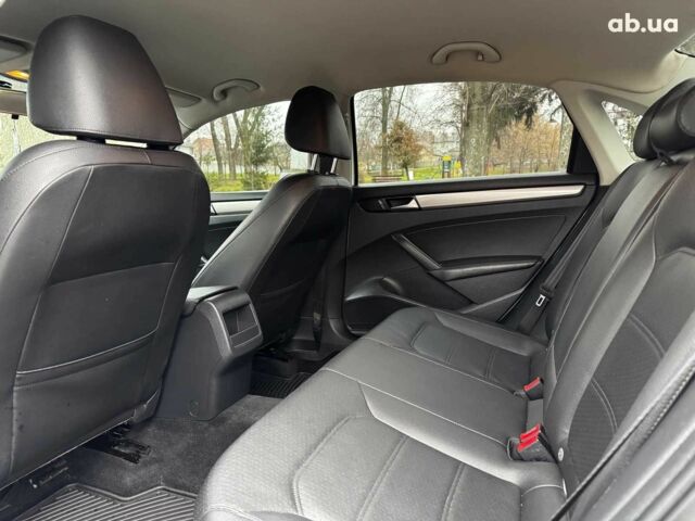 Белый Фольксваген Пассат, объемом двигателя 2.5 л и пробегом 206 тыс. км за 9990 $, фото 21 на Automoto.ua