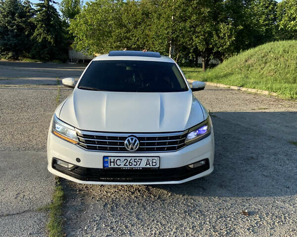 Белый Фольксваген Пассат, объемом двигателя 1.97 л и пробегом 304 тыс. км за 11400 $, фото 1 на Automoto.ua