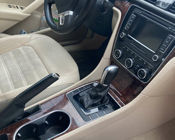 Білий Фольксваген Пассат, об'ємом двигуна 2 л та пробігом 220 тис. км за 10800 $, фото 5 на Automoto.ua