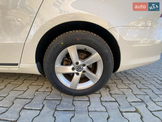 Белый Фольксваген Пассат, объемом двигателя 1.97 л и пробегом 240 тыс. км за 11200 $, фото 11 на Automoto.ua