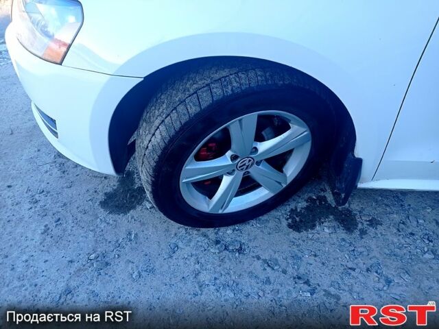 Белый Фольксваген Пассат, объемом двигателя 2.5 л и пробегом 201 тыс. км за 10500 $, фото 6 на Automoto.ua