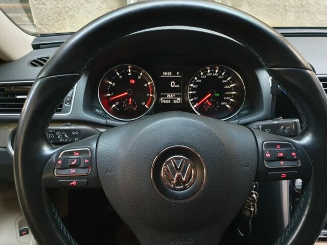 Белый Фольксваген Пассат, объемом двигателя 2.5 л и пробегом 170 тыс. км за 10800 $, фото 14 на Automoto.ua