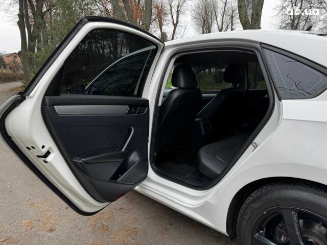 Белый Фольксваген Пассат, объемом двигателя 2.5 л и пробегом 206 тыс. км за 9990 $, фото 23 на Automoto.ua