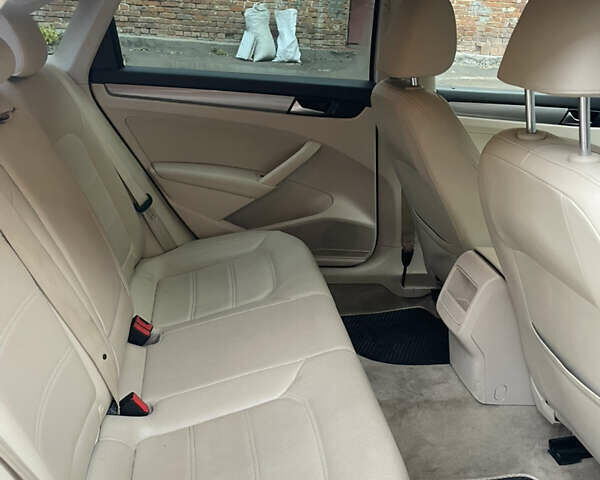 Белый Фольксваген Пассат, объемом двигателя 2.5 л и пробегом 197 тыс. км за 8500 $, фото 9 на Automoto.ua