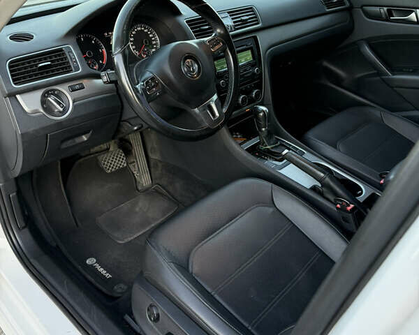 Білий Фольксваген Пассат, об'ємом двигуна 1.97 л та пробігом 180 тис. км за 12800 $, фото 19 на Automoto.ua