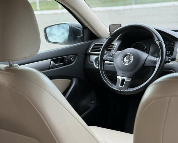 Фольксваген Пассат 2013 в Николаеве на Automoto.ua Белый Фольксваген Пассат, объемом двигателя 2.5 л и пробегом 170 тыс. км за 9900 $, фото 8 на Automoto.ua