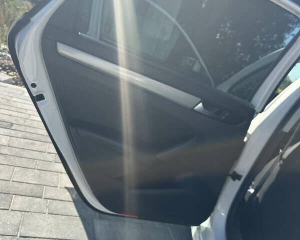 Білий Фольксваген Пассат, об'ємом двигуна 2.46 л та пробігом 241 тис. км за 9100 $, фото 19 на Automoto.ua