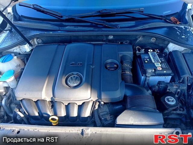 Белый Фольксваген Пассат, объемом двигателя 2.5 л и пробегом 201 тыс. км за 10500 $, фото 11 на Automoto.ua