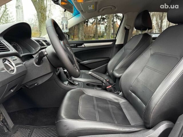 Белый Фольксваген Пассат, объемом двигателя 2.5 л и пробегом 206 тыс. км за 9990 $, фото 17 на Automoto.ua