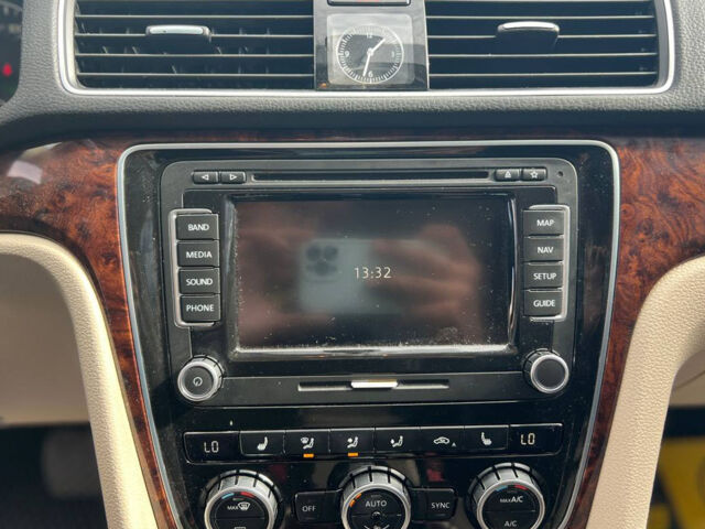 Білий Фольксваген Пассат, об'ємом двигуна 2 л та пробігом 233 тис. км за 11900 $, фото 12 на Automoto.ua