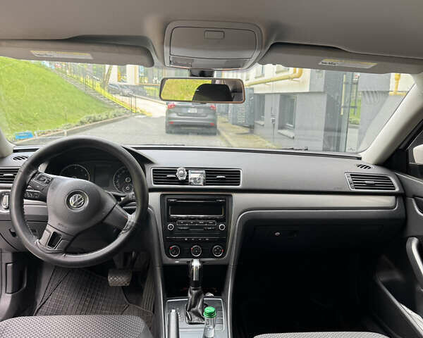 Білий Фольксваген Пассат, об'ємом двигуна 2.5 л та пробігом 250 тис. км за 8700 $, фото 16 на Automoto.ua