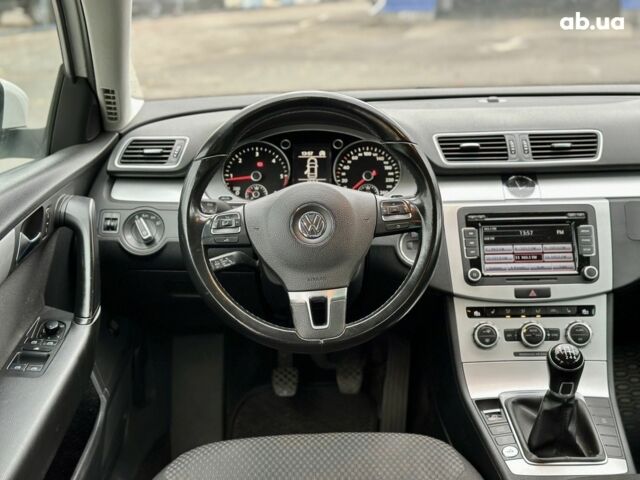 Белый Фольксваген Пассат, объемом двигателя 1.6 л и пробегом 194 тыс. км за 11400 $, фото 10 на Automoto.ua