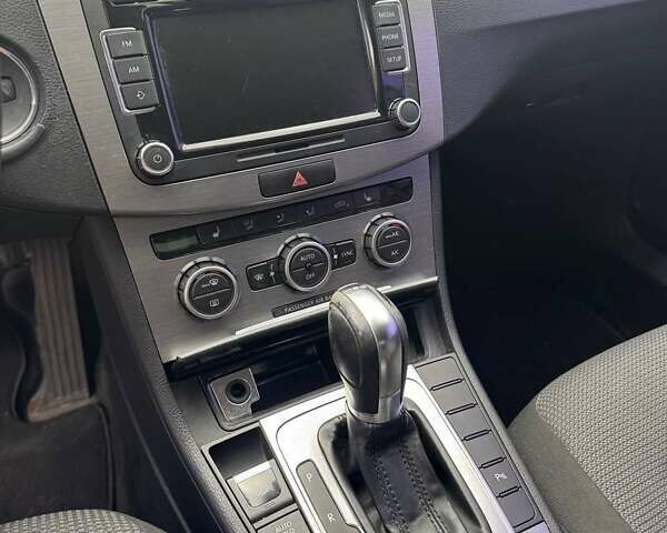 Белый Фольксваген Пассат, объемом двигателя 1.8 л и пробегом 236 тыс. км за 11000 $, фото 5 на Automoto.ua