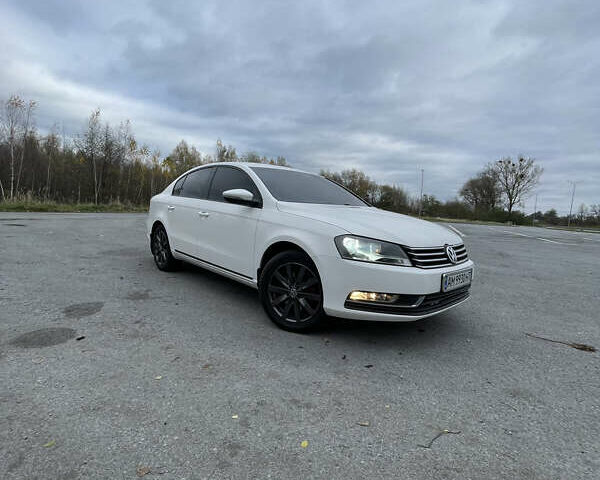 Фольксваген Пассат 2013 в Житомире на Automoto.ua Белый Фольксваген Пассат, объемом двигателя 1.97 л и пробегом 296 тыс. км за 9750 $, фото 2 на Automoto.ua