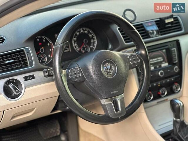 Білий Фольксваген Пассат, об'ємом двигуна 2.5 л та пробігом 159 тис. км за 10990 $, фото 20 на Automoto.ua