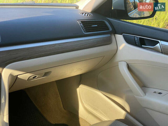 Белый Фольксваген Пассат, объемом двигателя 2.5 л и пробегом 126 тыс. км за 10600 $, фото 28 на Automoto.ua