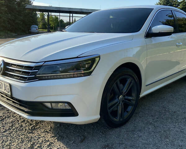 Белый Фольксваген Пассат, объемом двигателя 1.97 л и пробегом 304 тыс. км за 11400 $, фото 14 на Automoto.ua