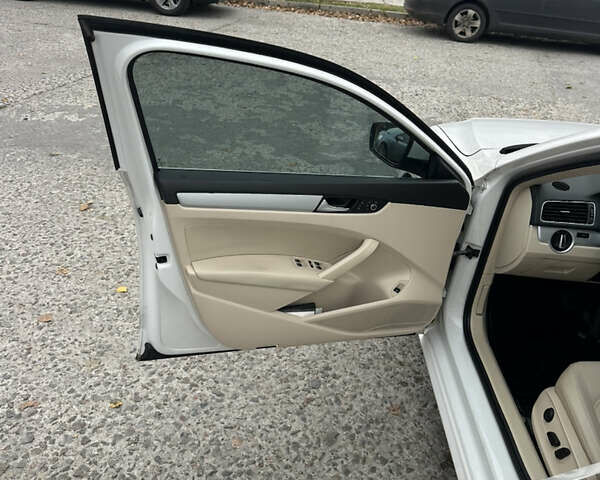 Белый Фольксваген Пассат, объемом двигателя 2.48 л и пробегом 226 тыс. км за 8900 $, фото 15 на Automoto.ua