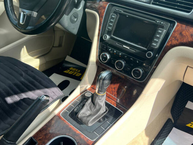 Білий Фольксваген Пассат, об'ємом двигуна 2 л та пробігом 233 тис. км за 11900 $, фото 13 на Automoto.ua