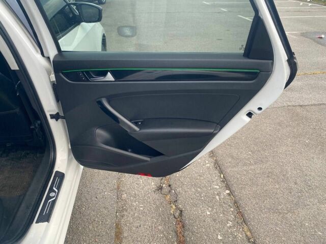 Белый Фольксваген Пассат, объемом двигателя 2.5 л и пробегом 175 тыс. км за 9900 $, фото 17 на Automoto.ua