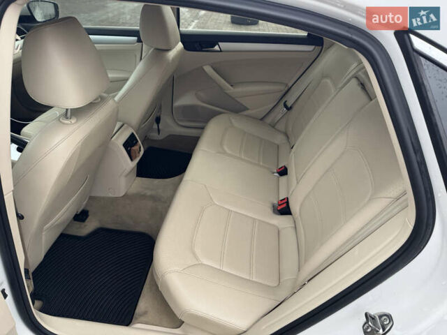 Белый Фольксваген Пассат, объемом двигателя 2.5 л и пробегом 249 тыс. км за 9900 $, фото 7 на Automoto.ua